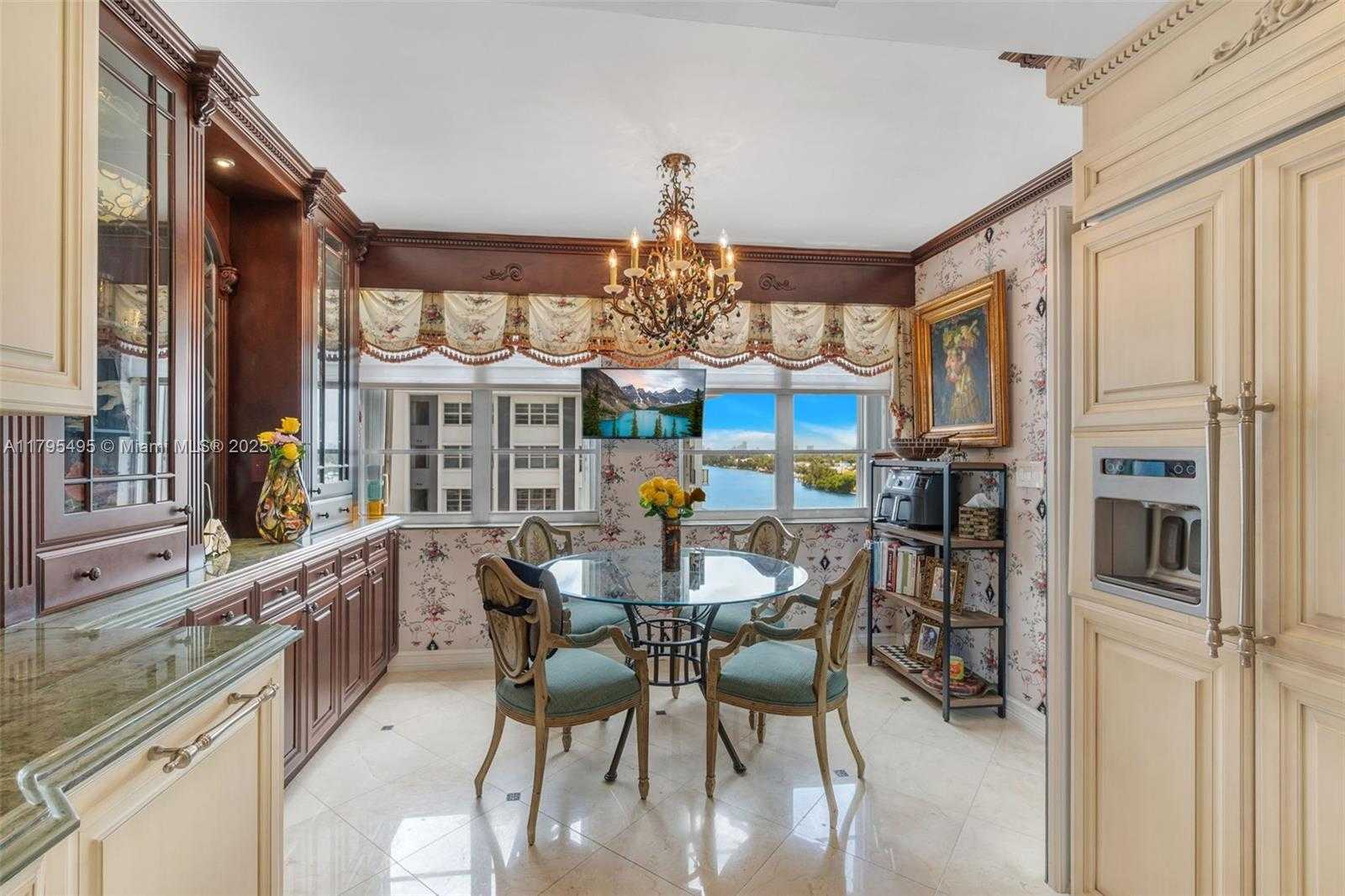 Small Image of 5660 COLLINS AVE #7E, Miami Beach Number 8