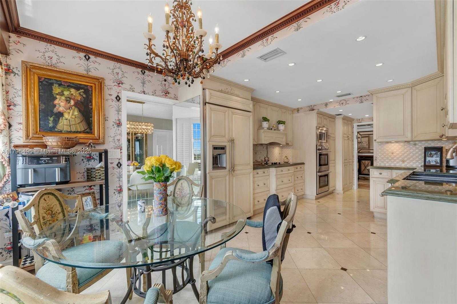 Small Image of 5660 COLLINS AVE #7E, Miami Beach Number 9