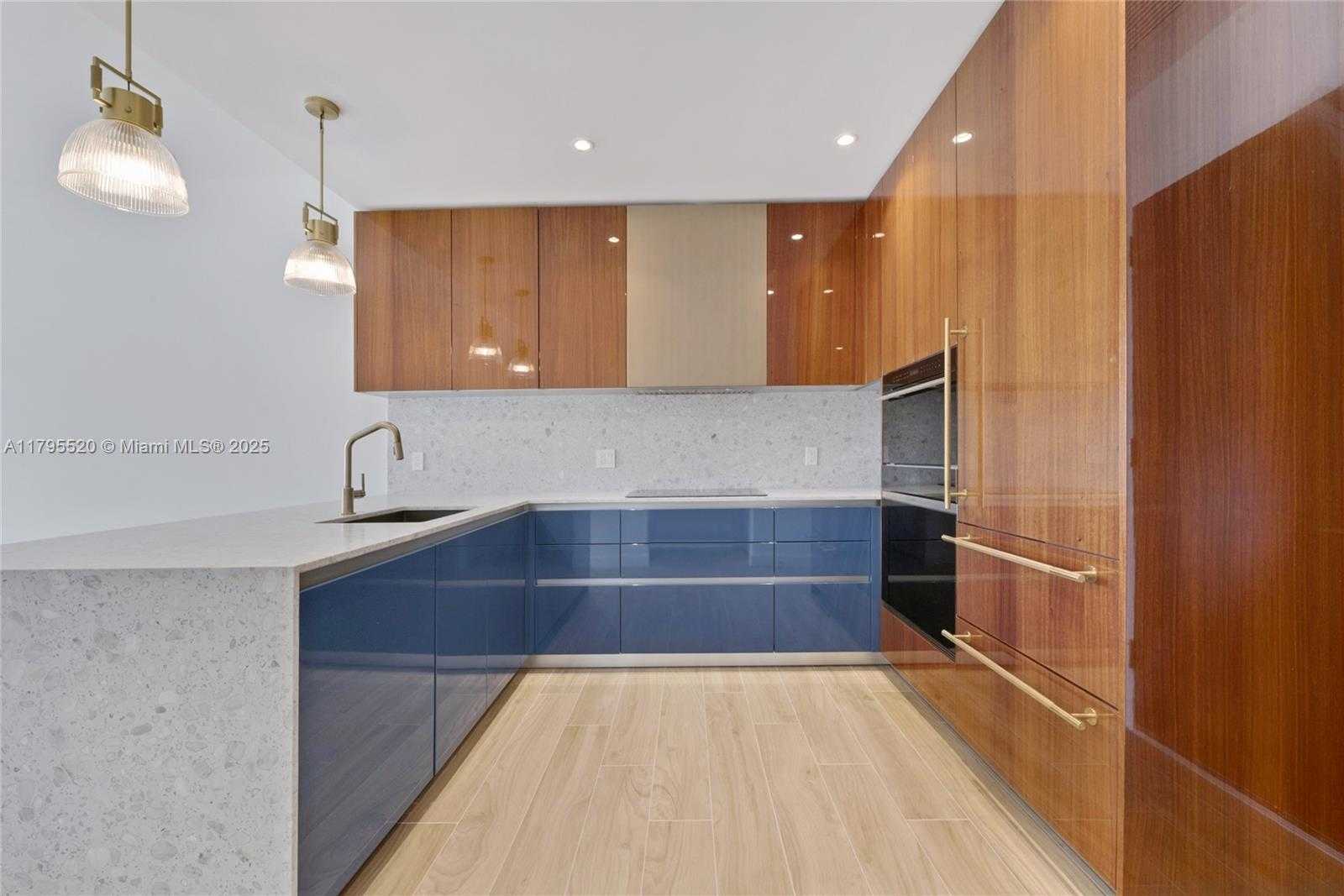 Small Image of 2678 TIGERTAIL AVE #1205, Miami Number 4