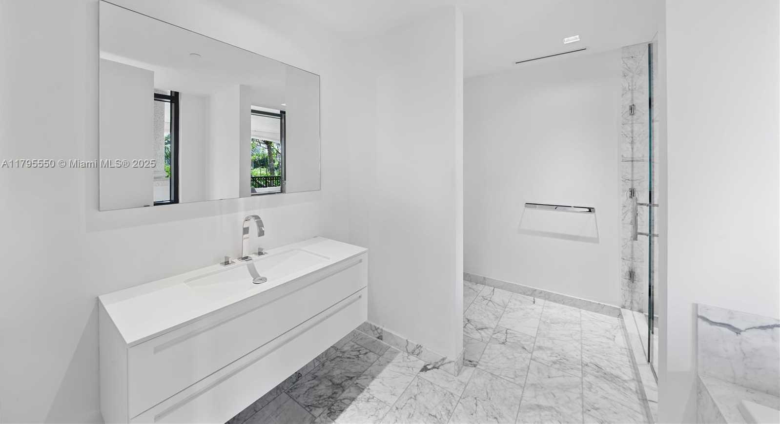 Small Image of 7025 FISHER ISLAND DR #7025, Miami Beach Number 58