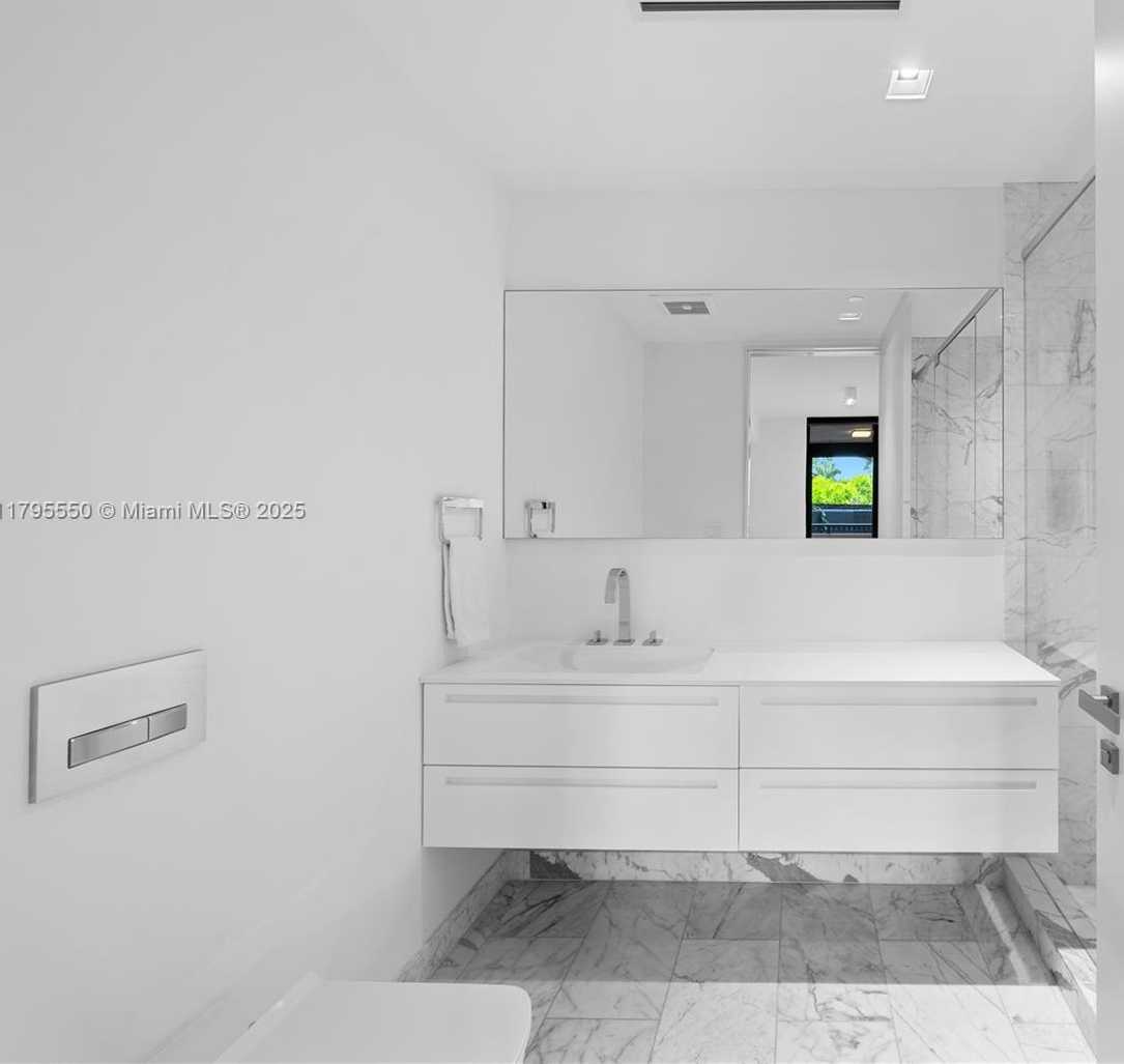 Small Image of 7025 FISHER ISLAND DR #7025, Miami Beach Number 61
