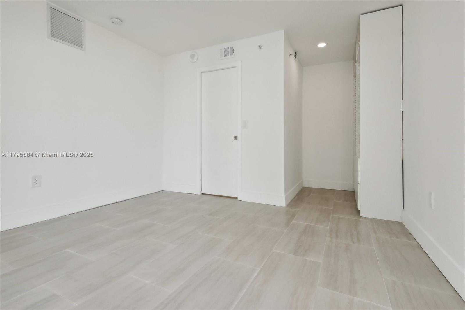 Small Image of 9 ISLAND AVE #1209, Miami Beach Number 31