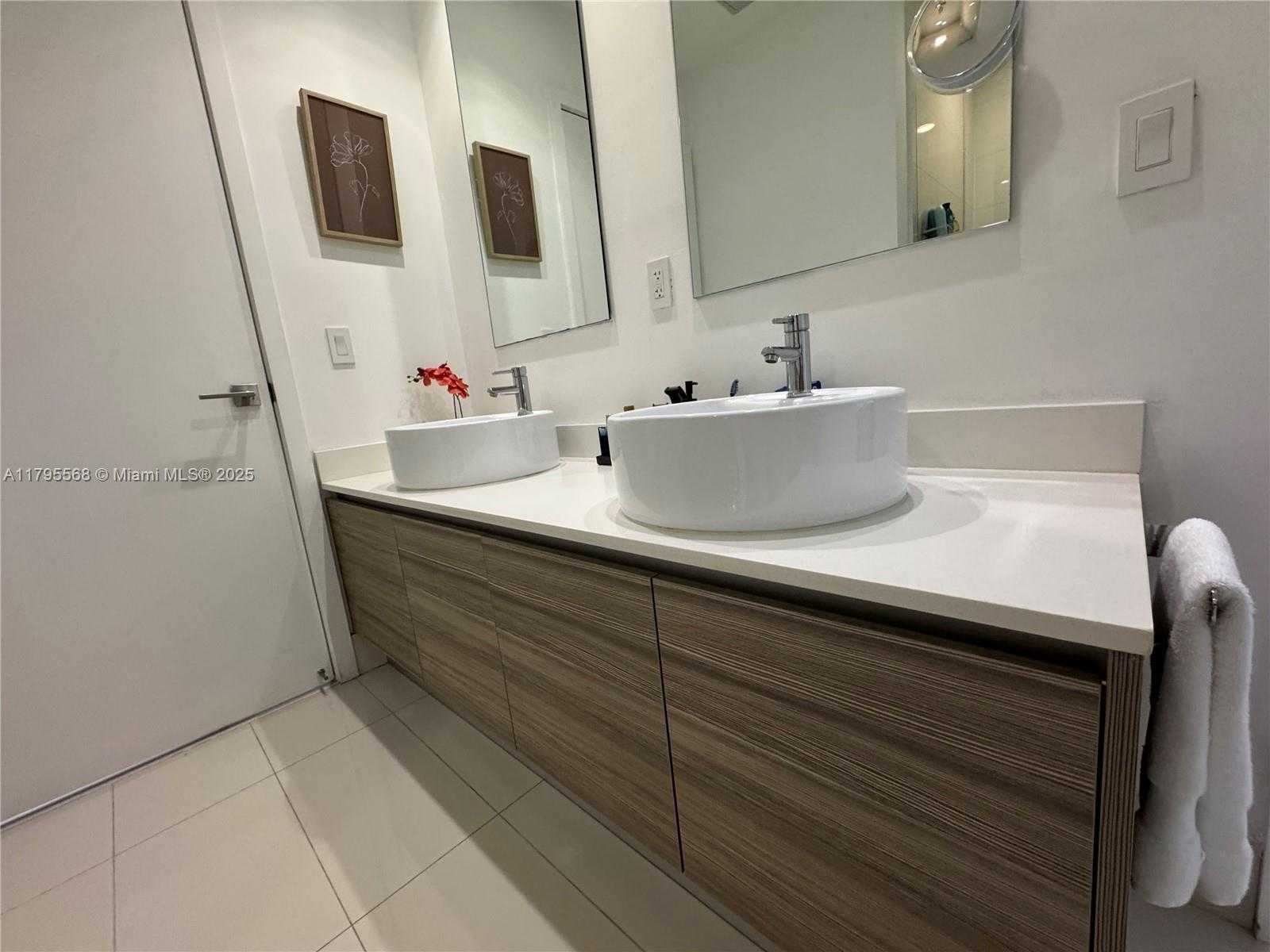 Small Image of 121 NORTH EAST 34TH ST #L601, Miami Number 9