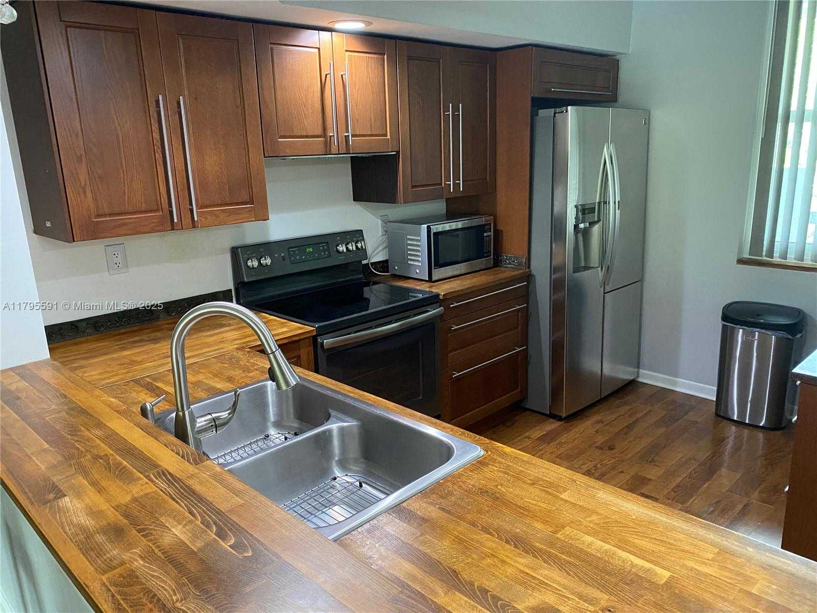 Small Image of 4133 SOUTH CARAMBOLA CIR S #G203, Coconut Creek Number 14
