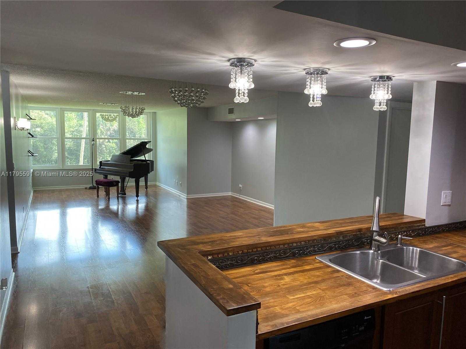 Small Image of 4133 SOUTH CARAMBOLA CIR S #G203, Coconut Creek Number 16