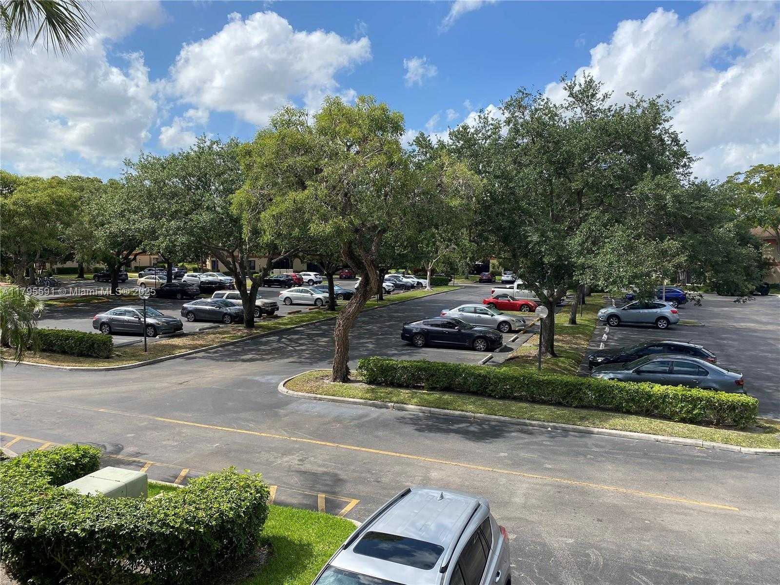 Small Image of 4133 SOUTH CARAMBOLA CIR S #G203, Coconut Creek Number 25