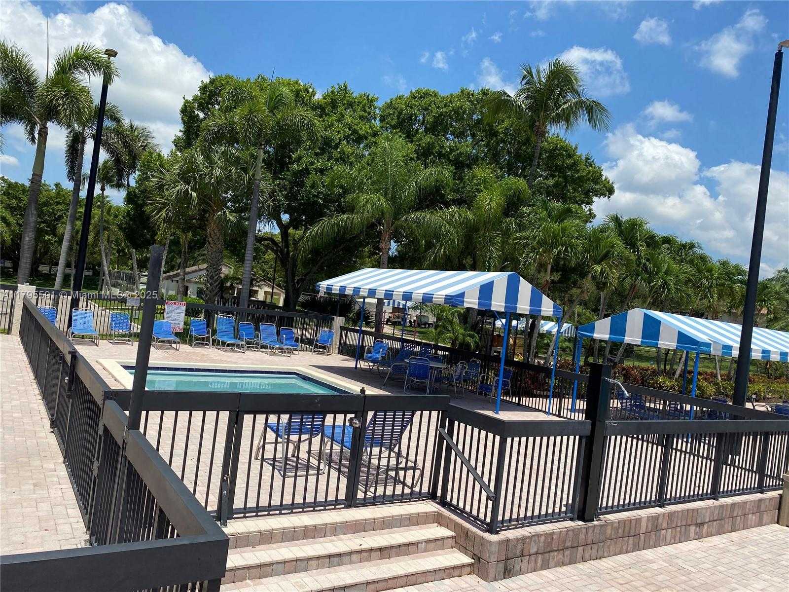 Small Image of 4133 SOUTH CARAMBOLA CIR S #G203, Coconut Creek Number 29