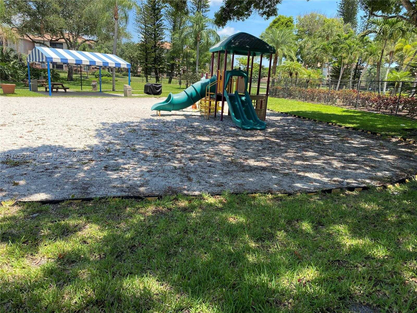 Small Image of 4133 SOUTH CARAMBOLA CIR S #G203, Coconut Creek Number 34