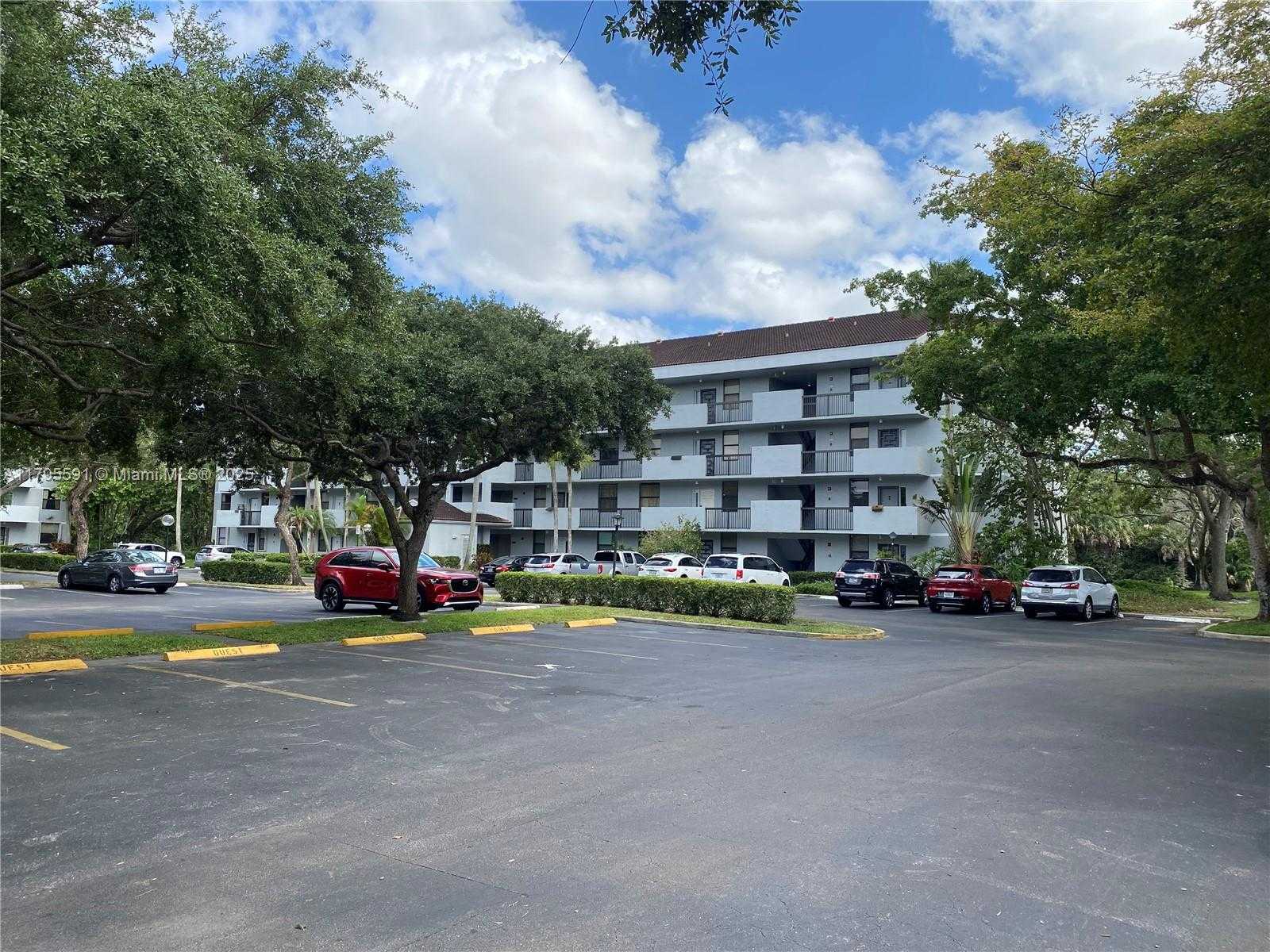 Small Image of 4133 SOUTH CARAMBOLA CIR S #G203, Coconut Creek Number 4