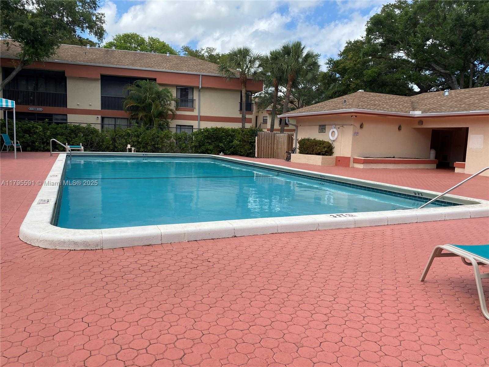 Small Image of 4133 SOUTH CARAMBOLA CIR S #G203, Coconut Creek Number 5