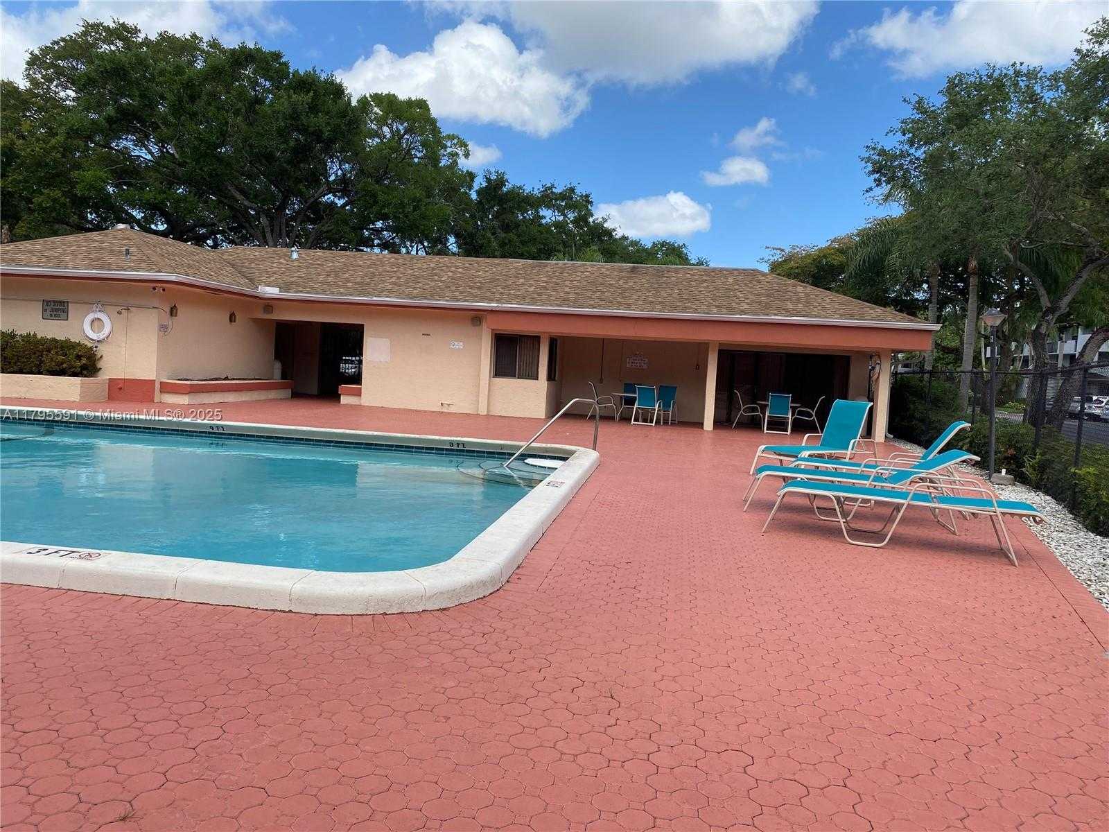 Small Image of 4133 SOUTH CARAMBOLA CIR S #G203, Coconut Creek Number 6