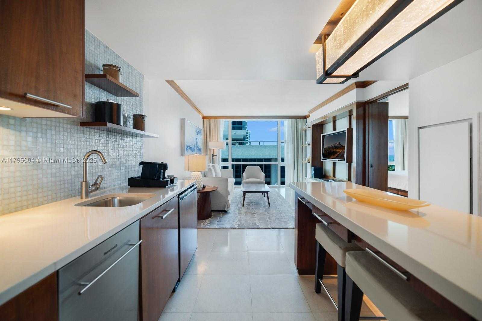 Small Image of 6801 COLLINS AVE #502, Miami Beach Number 3