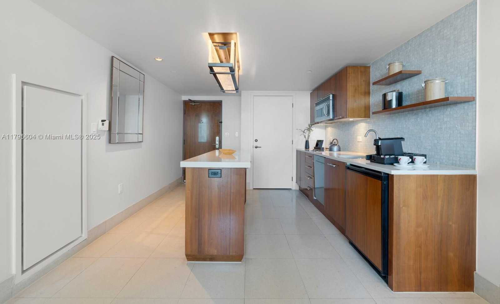 Small Image of 6801 COLLINS AVE #502, Miami Beach Number 4