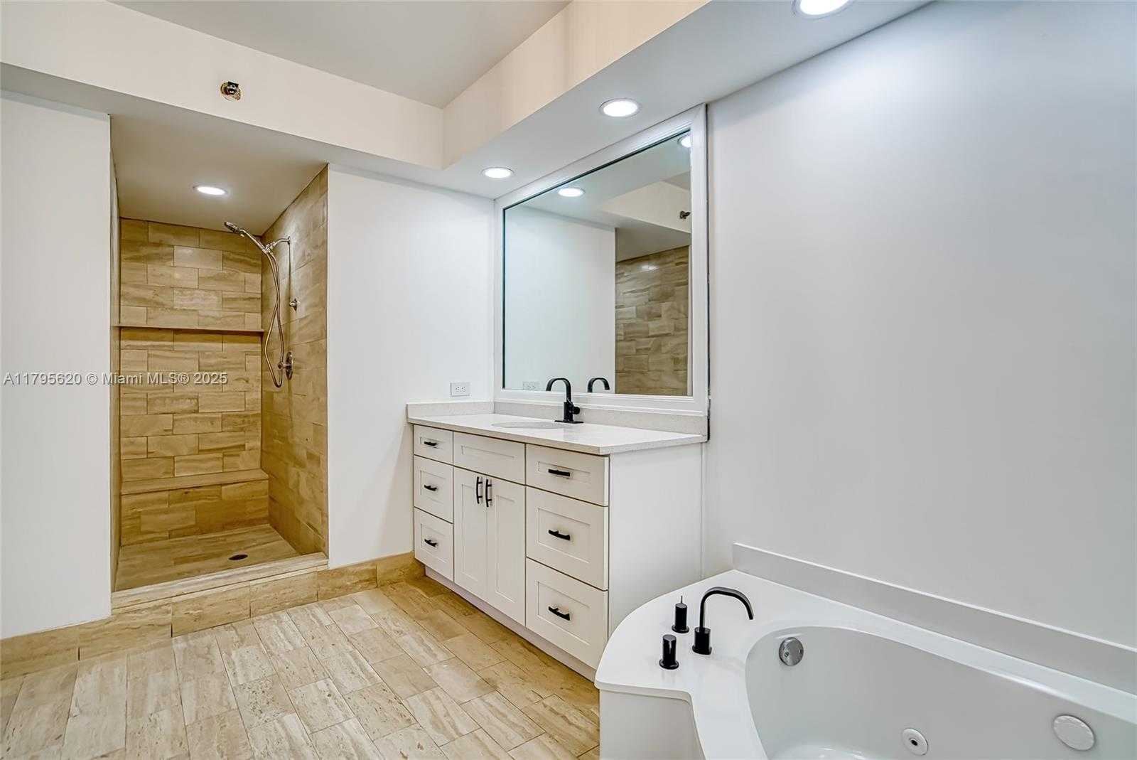Small Image of 20281 EAST COUNTRY CLUB DR #501, Aventura Number 11