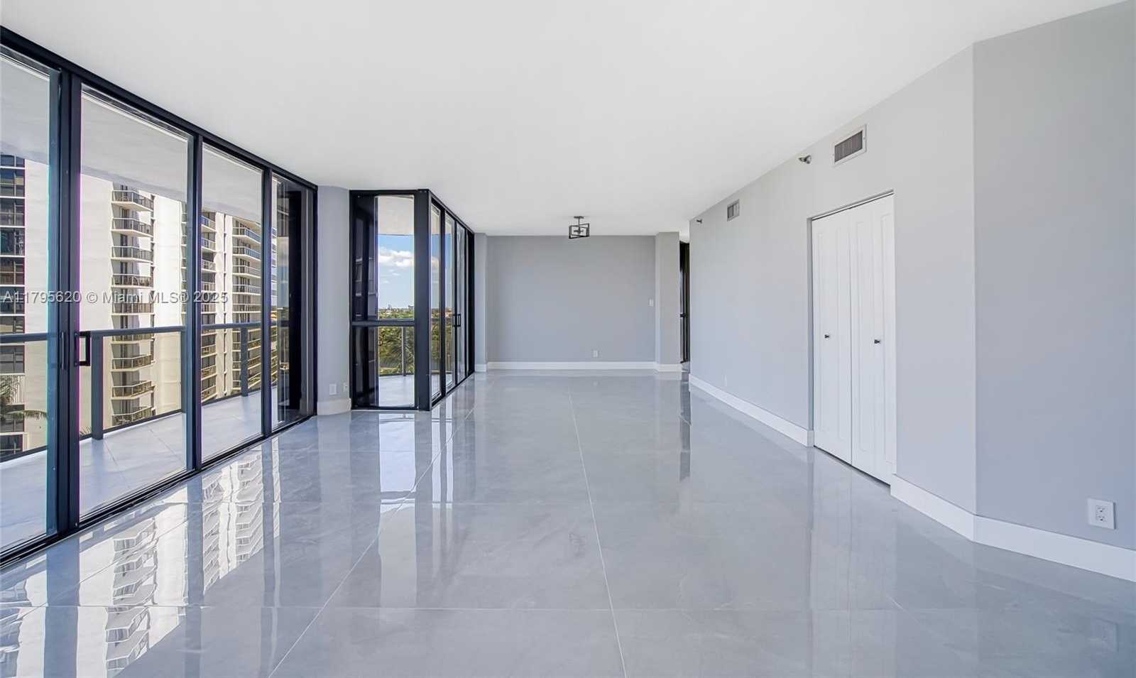 Small Image of 20281 EAST COUNTRY CLUB DR #501, Aventura Number 4