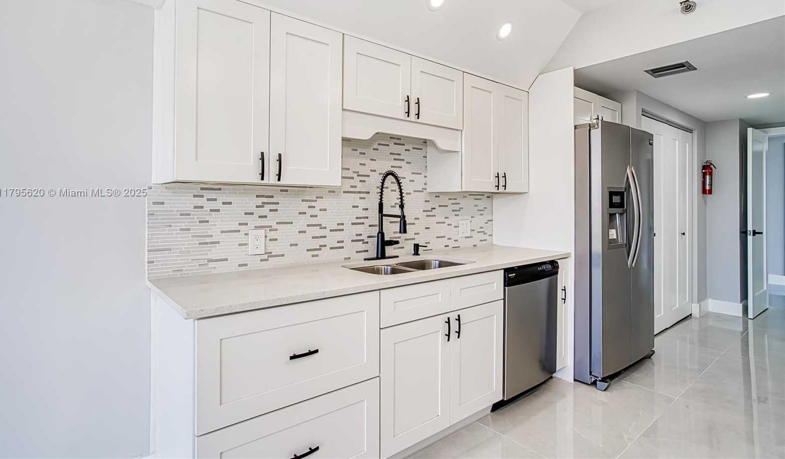 Small Image of 20281 EAST COUNTRY CLUB DR #501, Aventura Number 7
