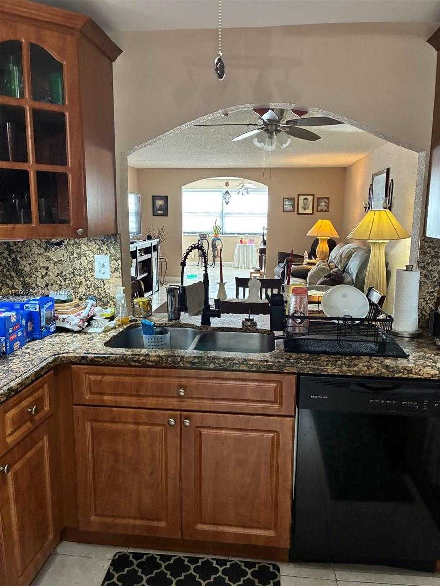 Small Image of 2901 NORTH NOB HILL RD #101, Sunrise Number 5