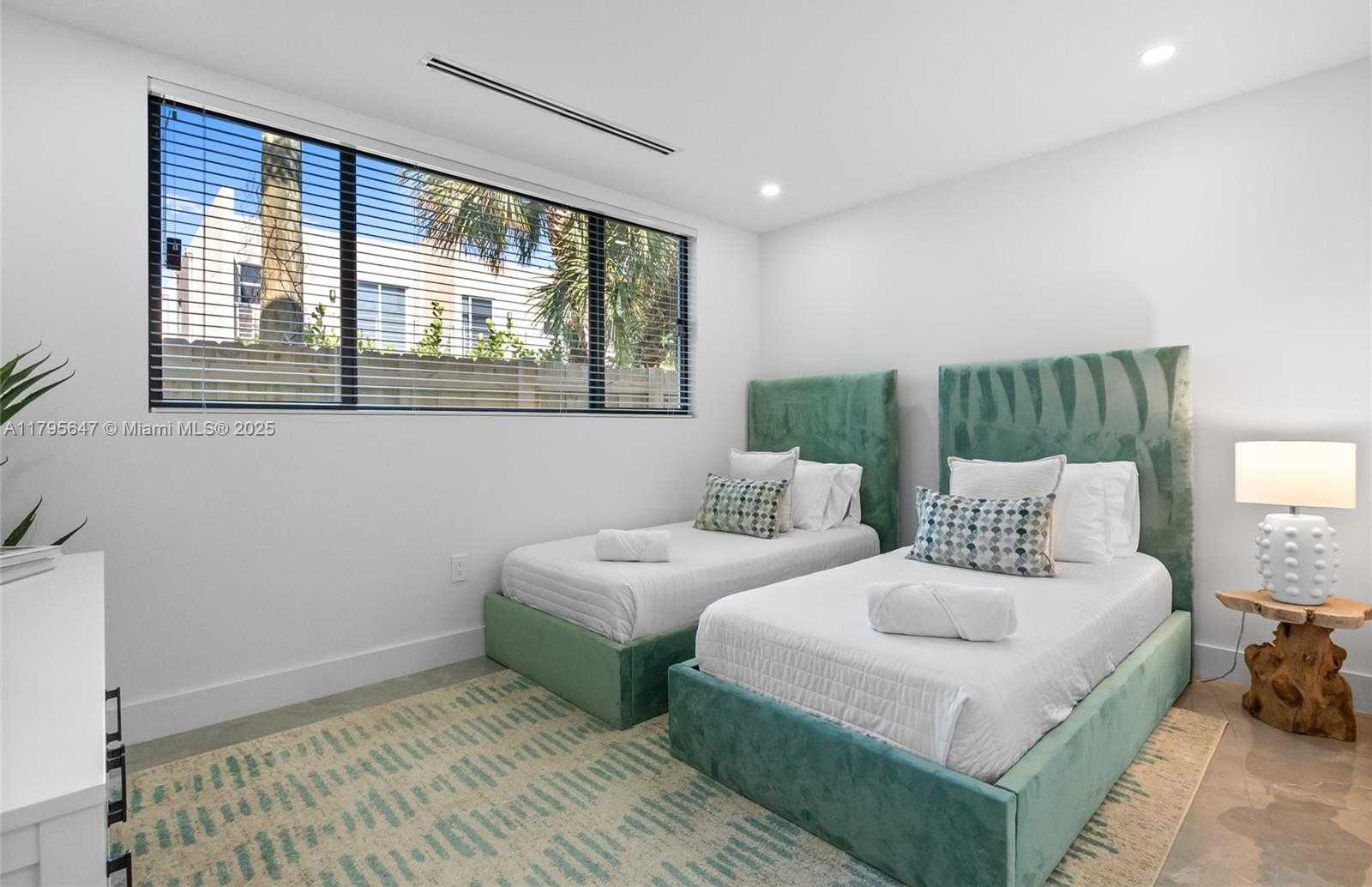 Small Image of 325 SOUTH WEST 16TH ST #B, Fort Lauderdale Number 4