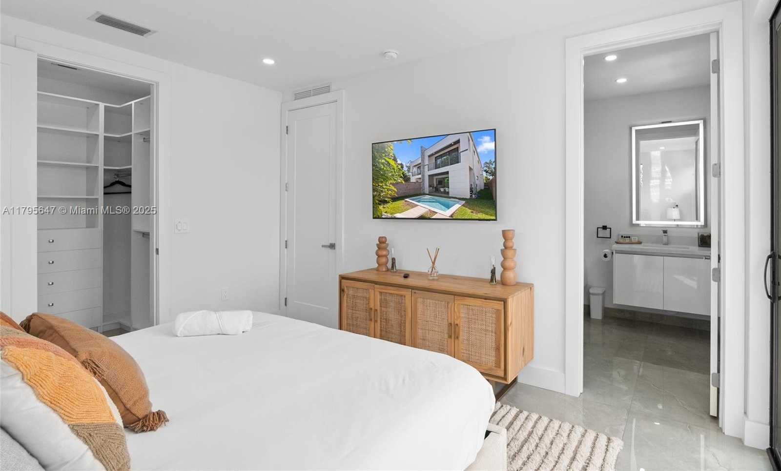 Small Image of 325 SOUTH WEST 16TH ST #B, Fort Lauderdale Number 40
