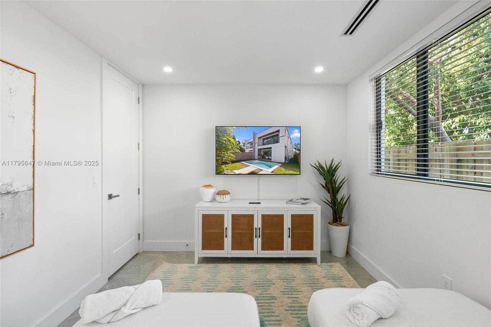 Small Image of 325 SOUTH WEST 16TH ST #B, Fort Lauderdale Number 5