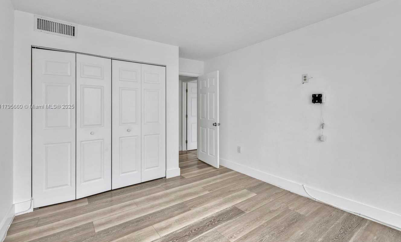 Small Image of 600 NORTH EAST 36TH ST #1404, Miami Number 19
