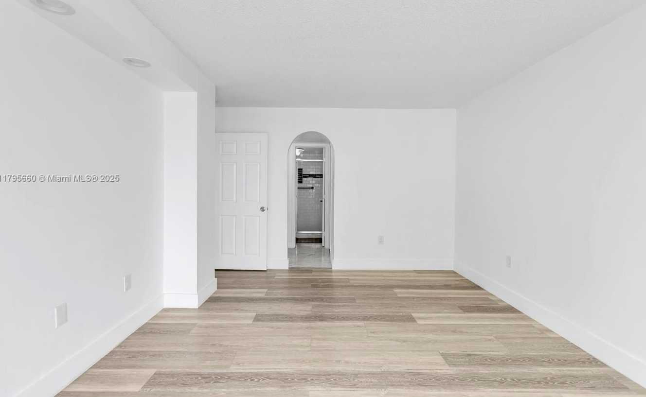Small Image of 600 NORTH EAST 36TH ST #1404, Miami Number 22