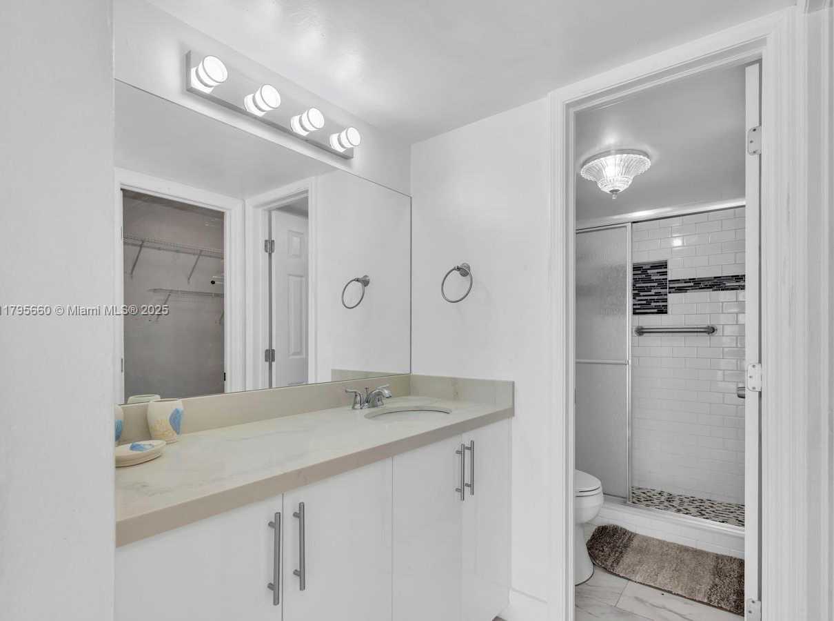 Small Image of 600 NORTH EAST 36TH ST #1404, Miami Number 23