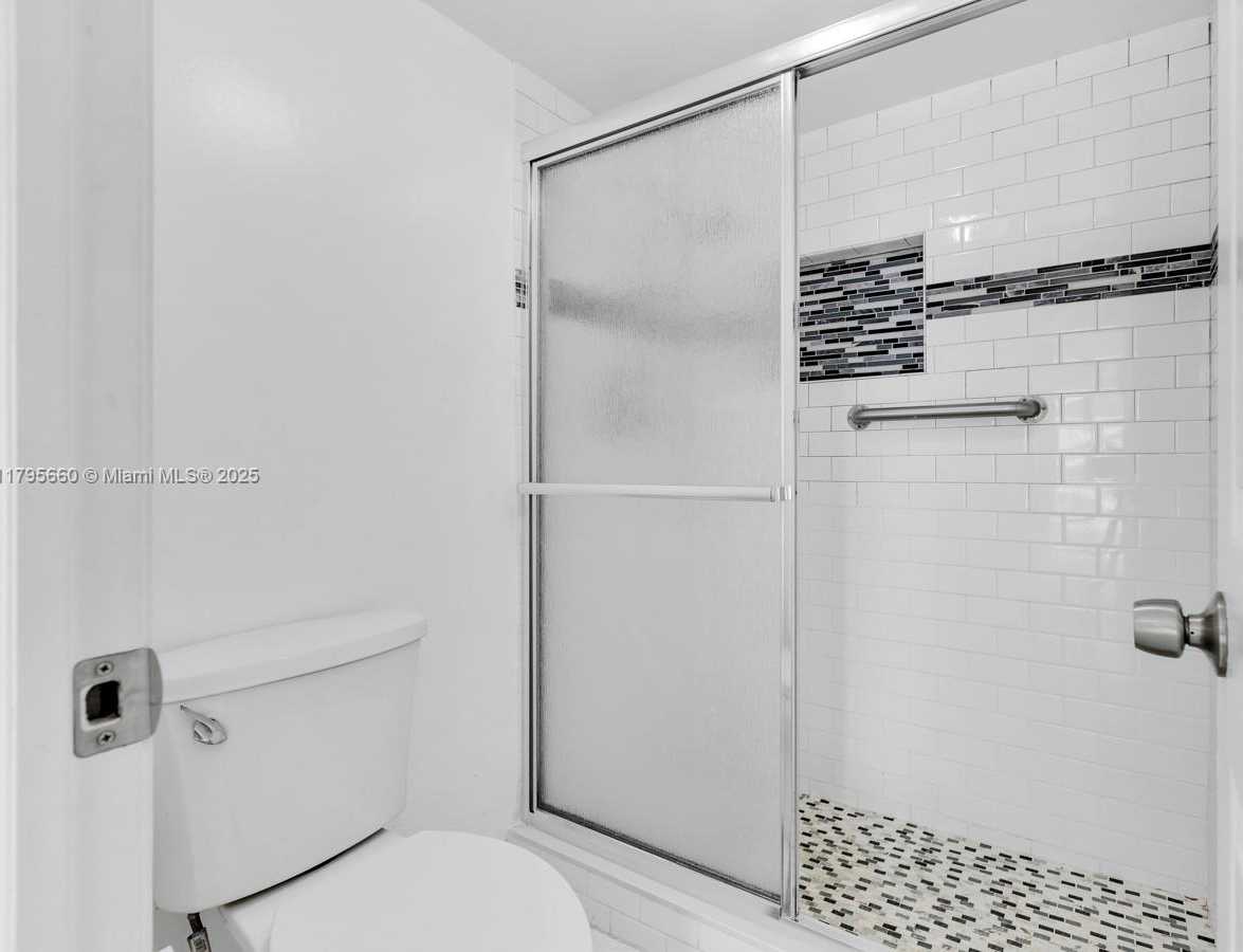 Small Image of 600 NORTH EAST 36TH ST #1404, Miami Number 24
