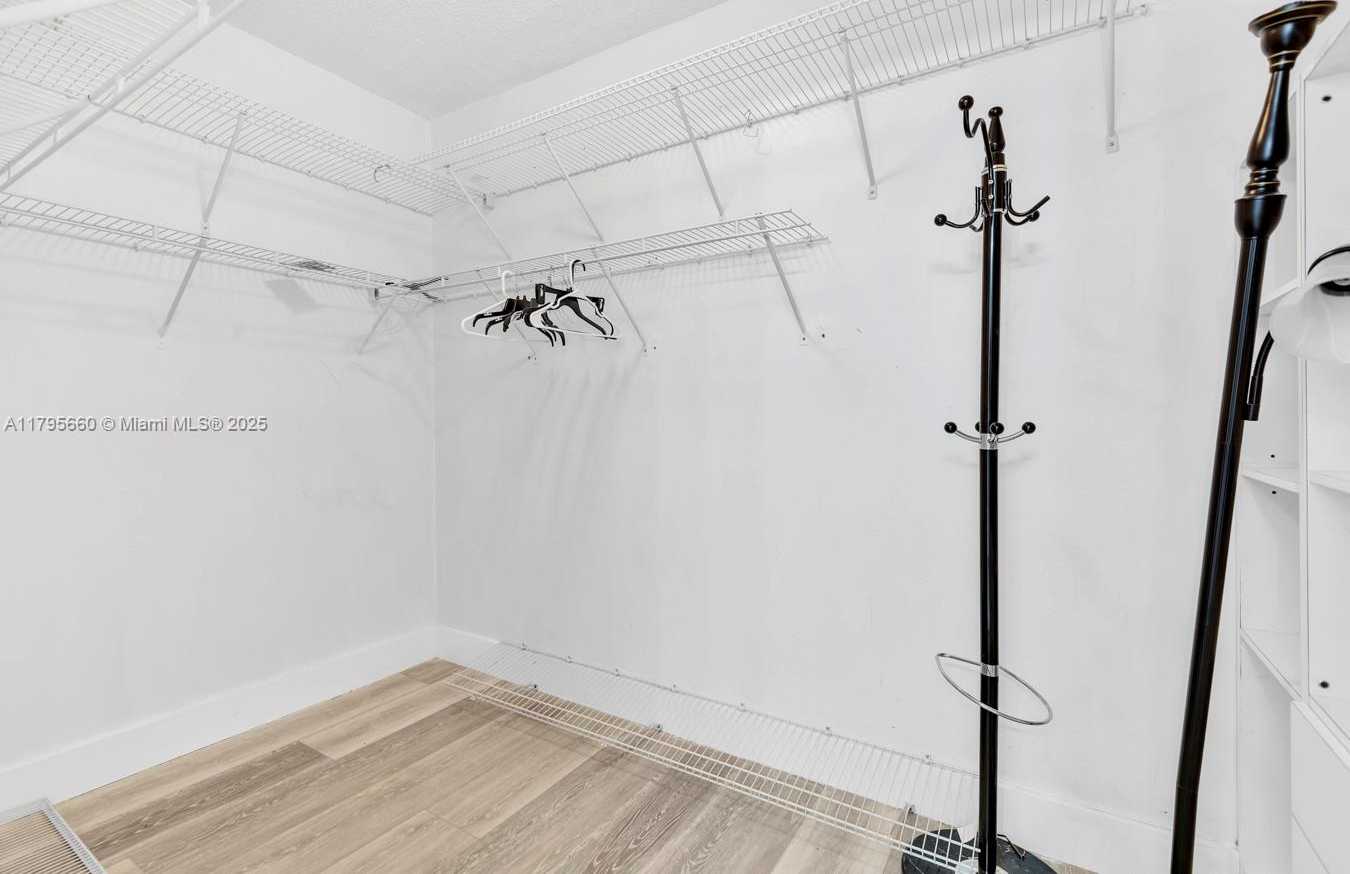 Small Image of 600 NORTH EAST 36TH ST #1404, Miami Number 25