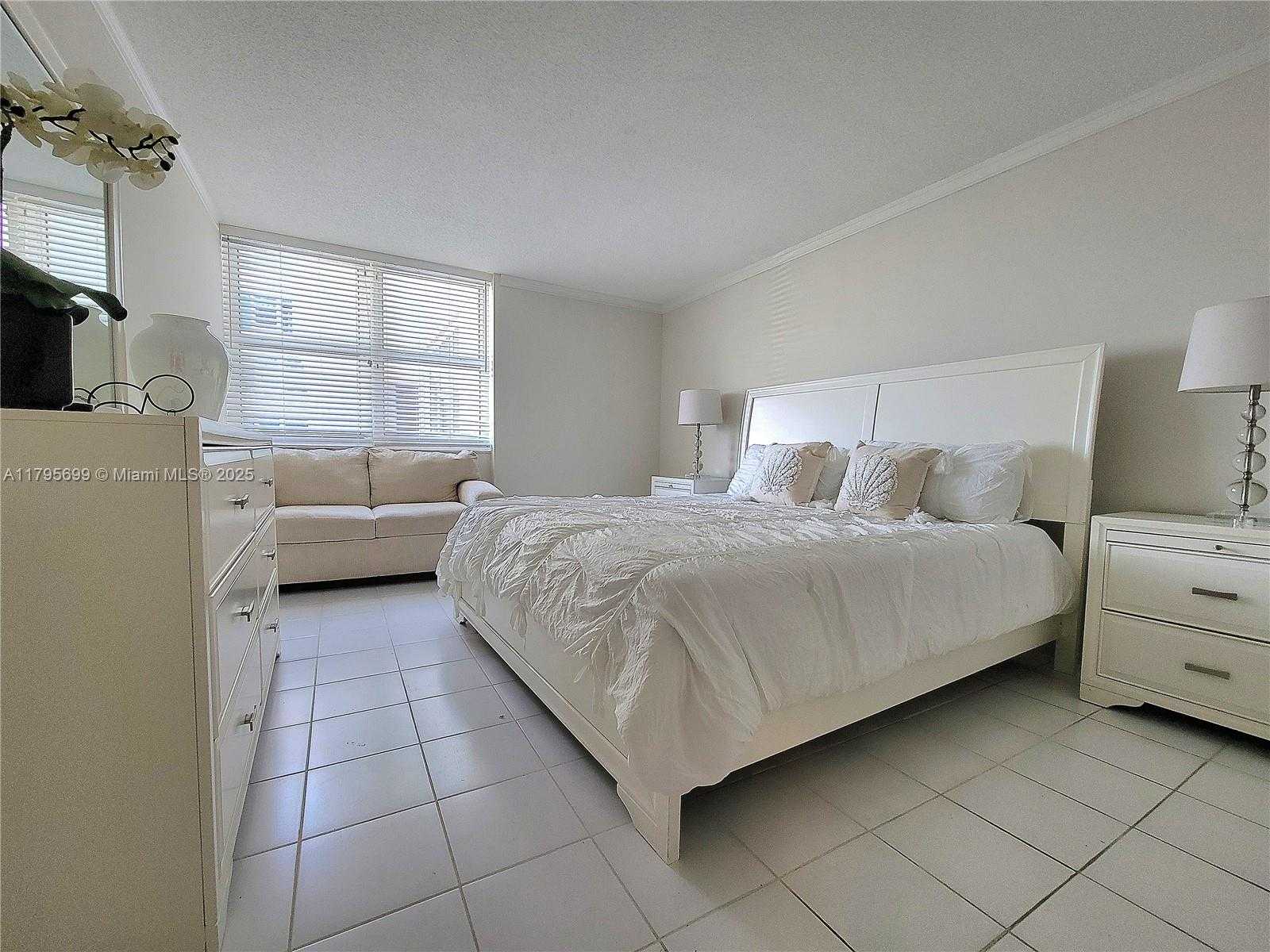 Small Image of 2030 SOUTH OCEAN DR #1804, Hallandale Beach Number 11