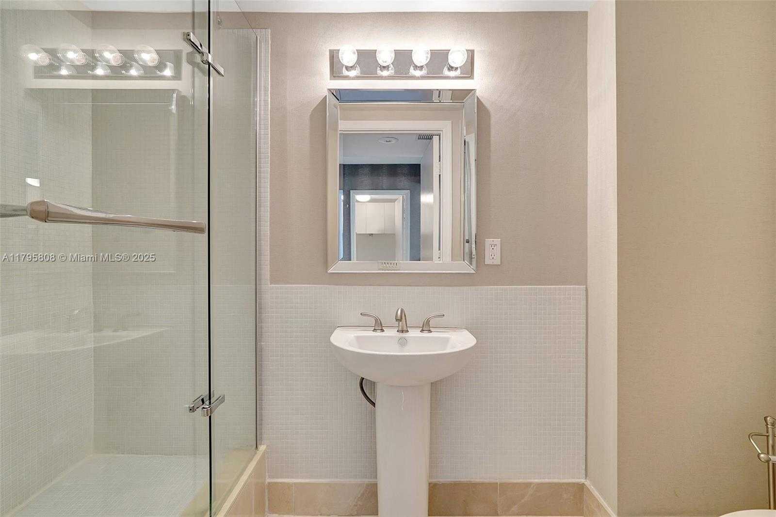 Small Image of 3301 NORTH EAST 183RD ST #1608, Aventura Number 6