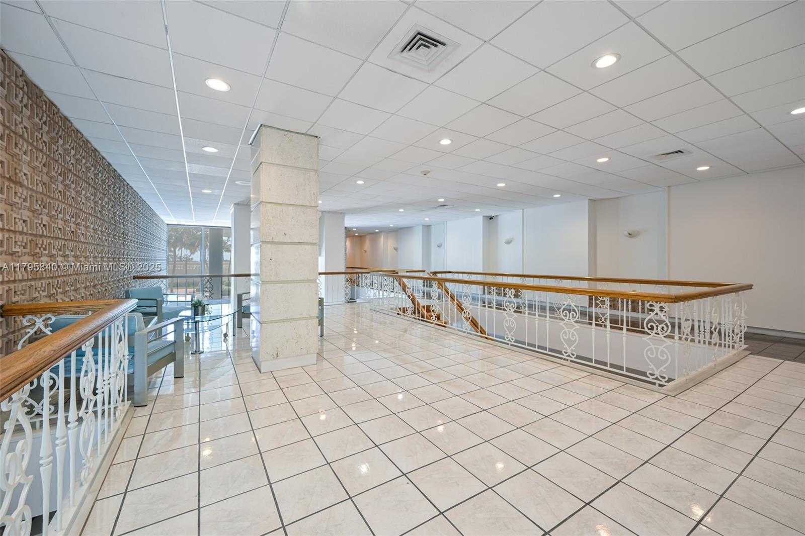 Small Image of 2899 COLLINS AVE #1738, Miami Beach Number 21
