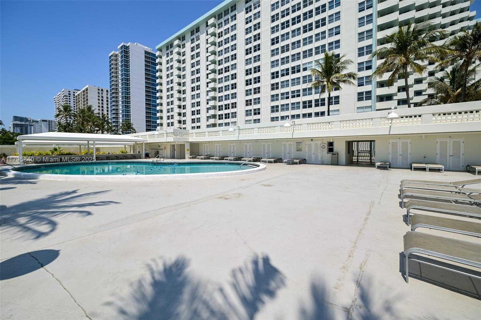 Small Image of 2899 COLLINS AVE #1738, Miami Beach Number 25
