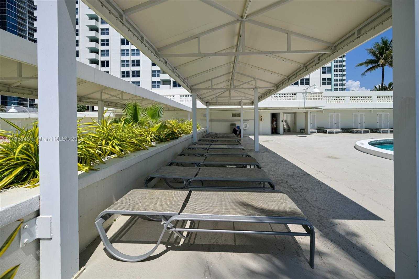Small Image of 2899 COLLINS AVE #1738, Miami Beach Number 28