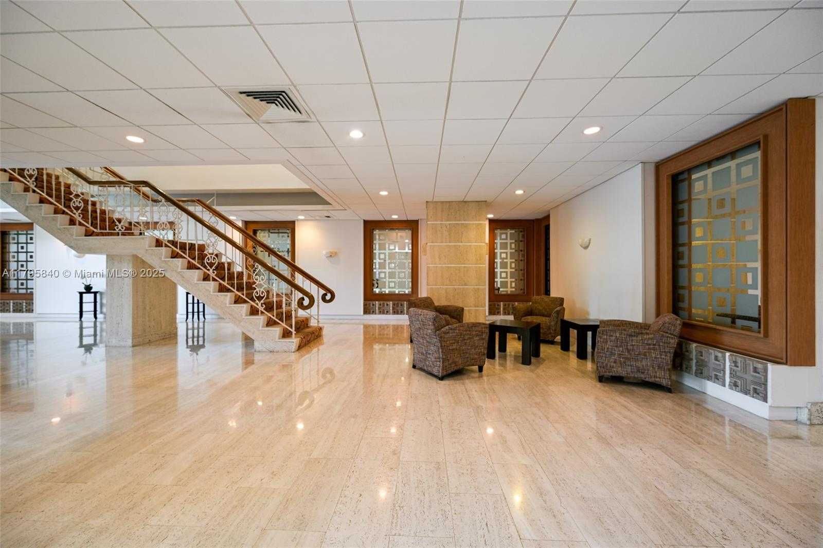 Small Image of 2899 COLLINS AVE #1738, Miami Beach Number 3