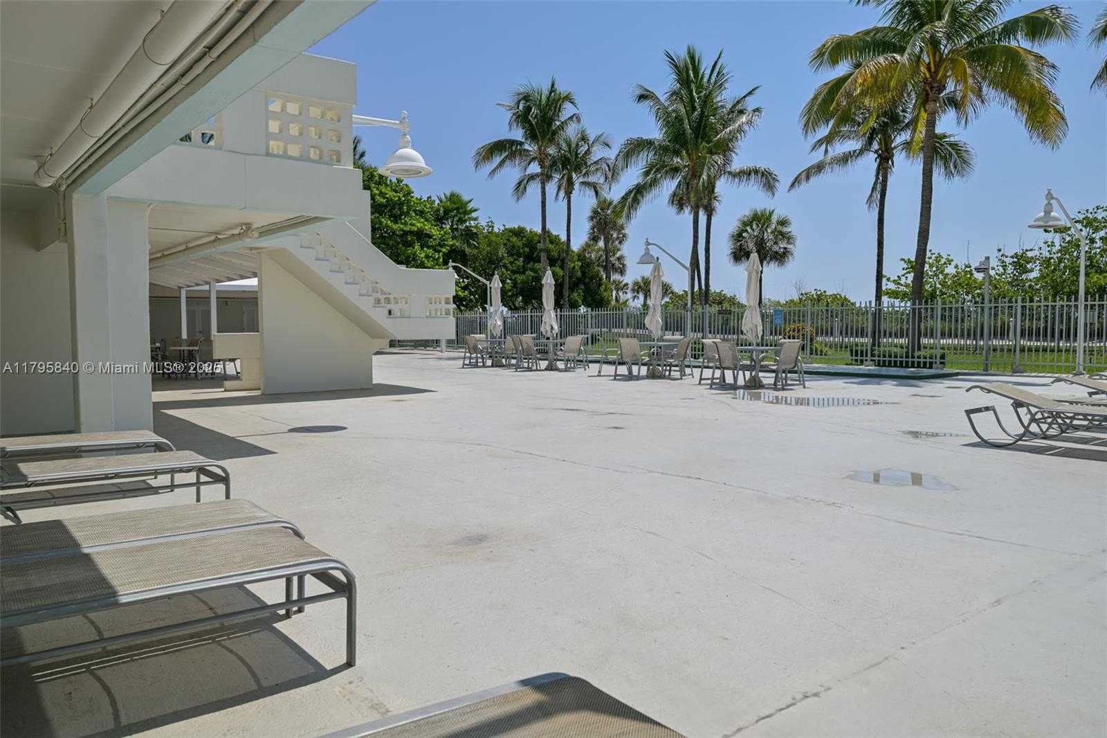 Small Image of 2899 COLLINS AVE #1738, Miami Beach Number 30