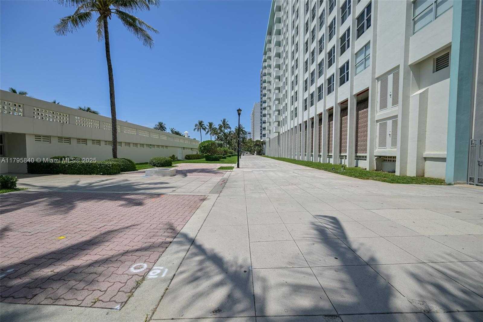 Small Image of 2899 COLLINS AVE #1738, Miami Beach Number 31