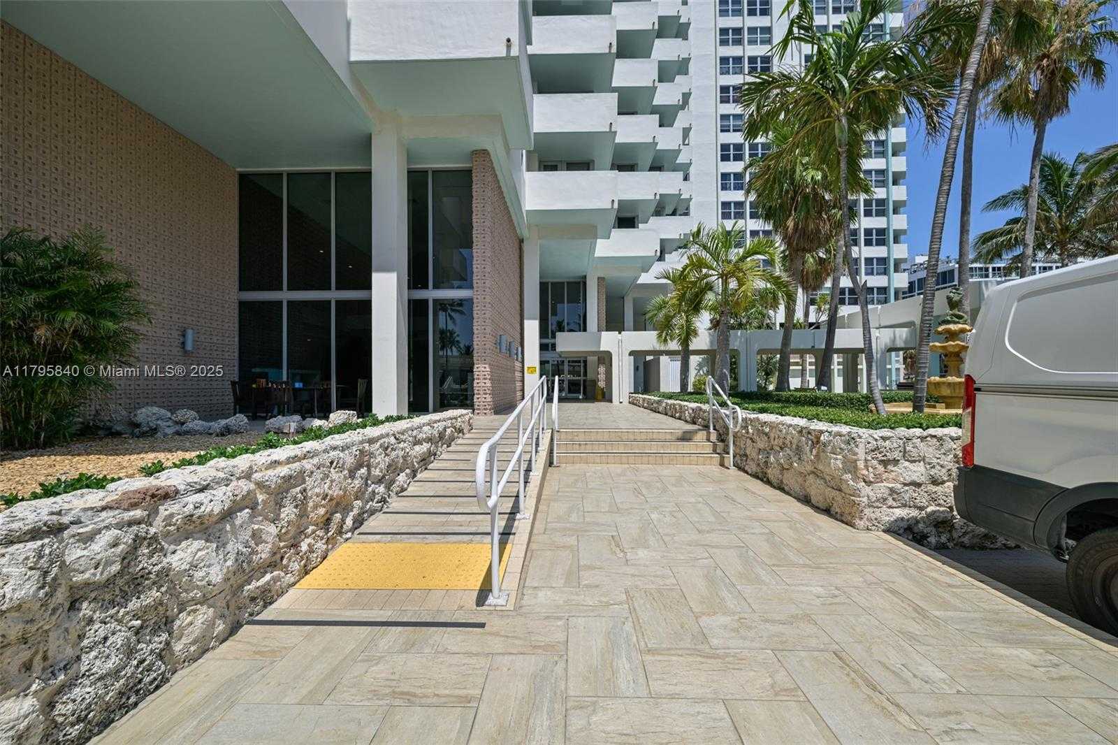 Small Image of 2899 COLLINS AVE #1738, Miami Beach Number 35