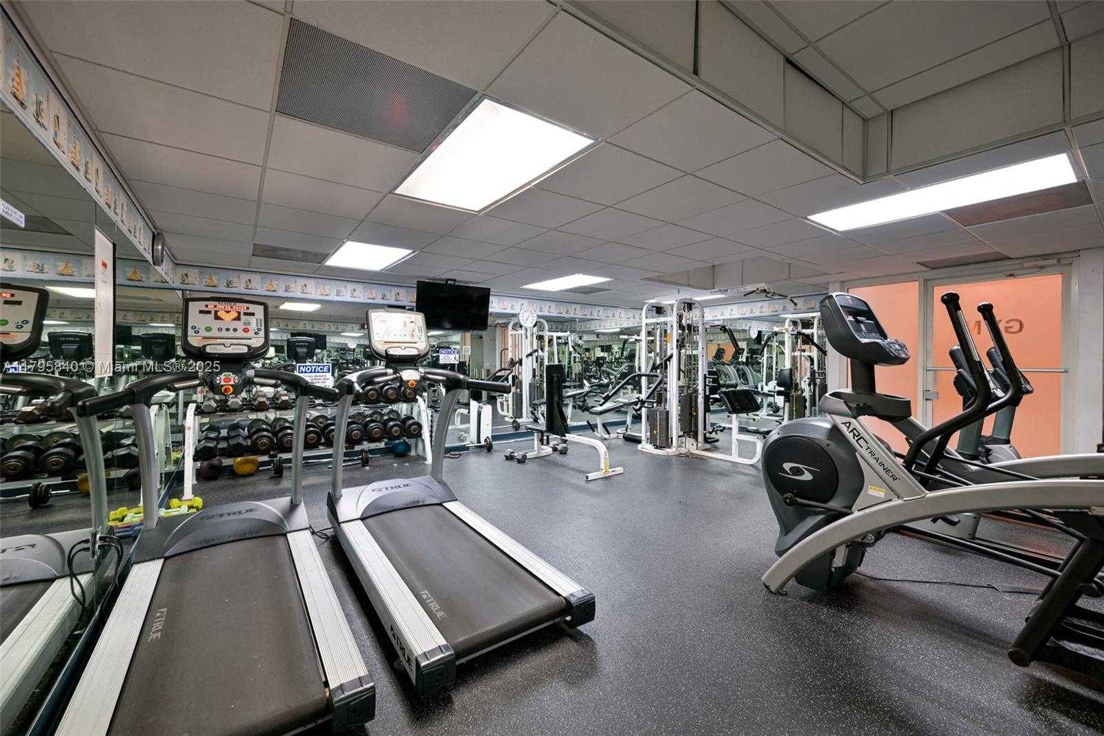 Small Image of 2899 COLLINS AVE #1738, Miami Beach Number 6