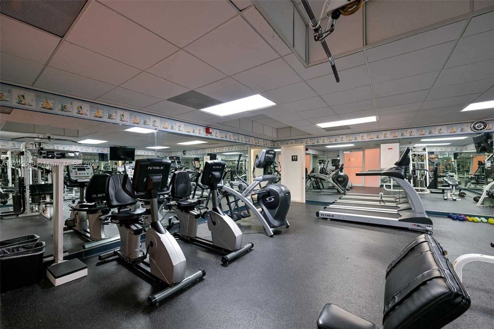 Small Image of 2899 COLLINS AVE #1738, Miami Beach Number 8