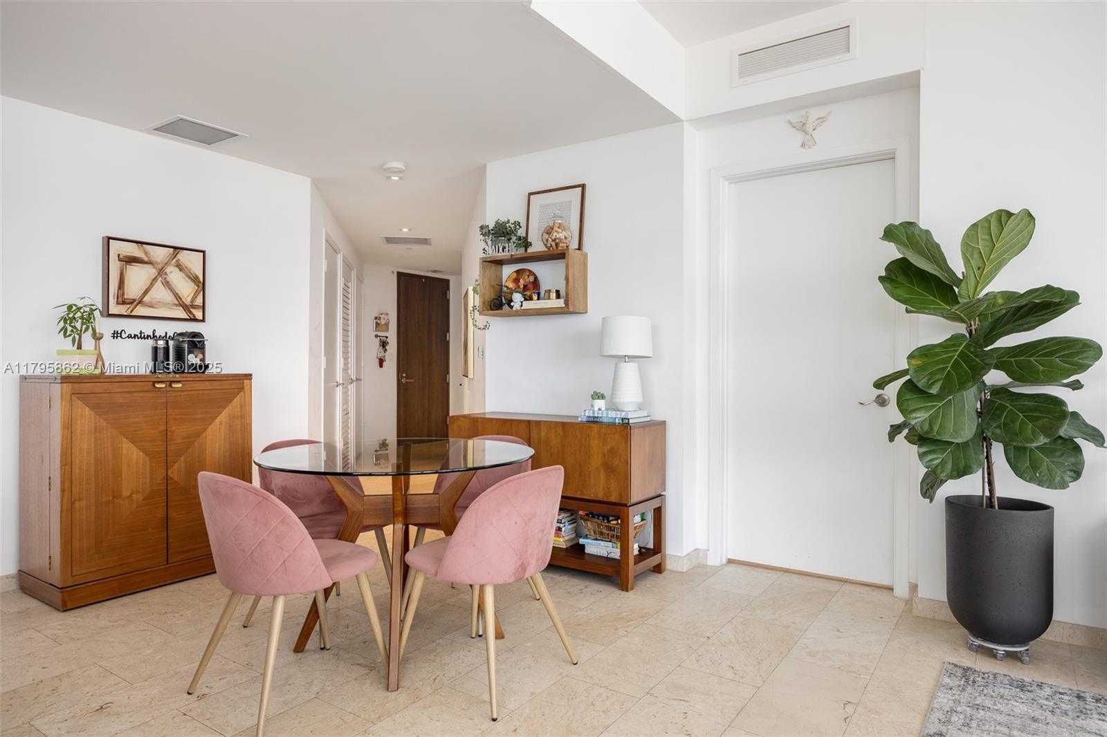 Small Image of 68 SOUTH EAST 6TH ST #1601, Miami Number 12