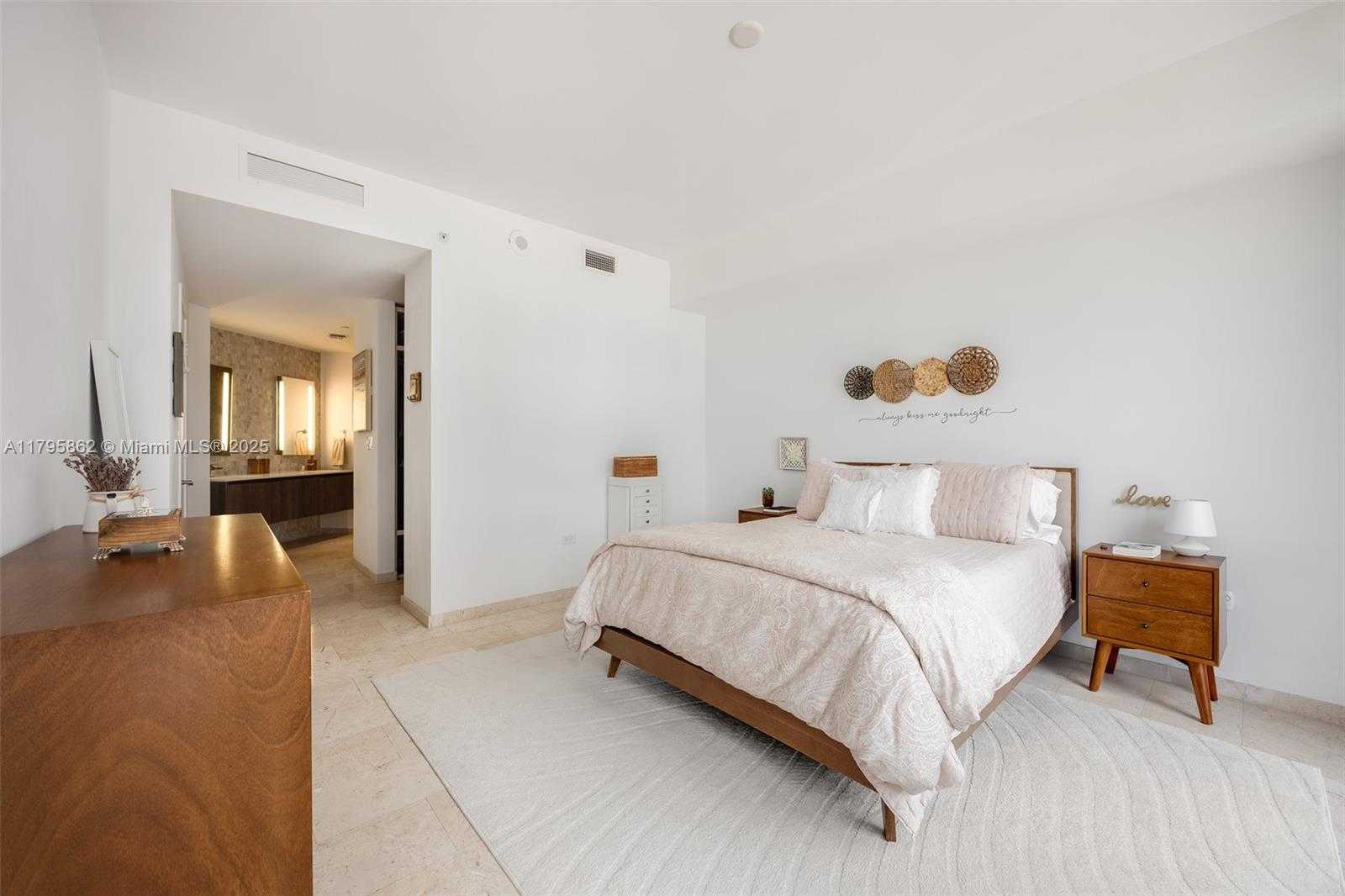 Small Image of 68 SOUTH EAST 6TH ST #1601, Miami Number 19