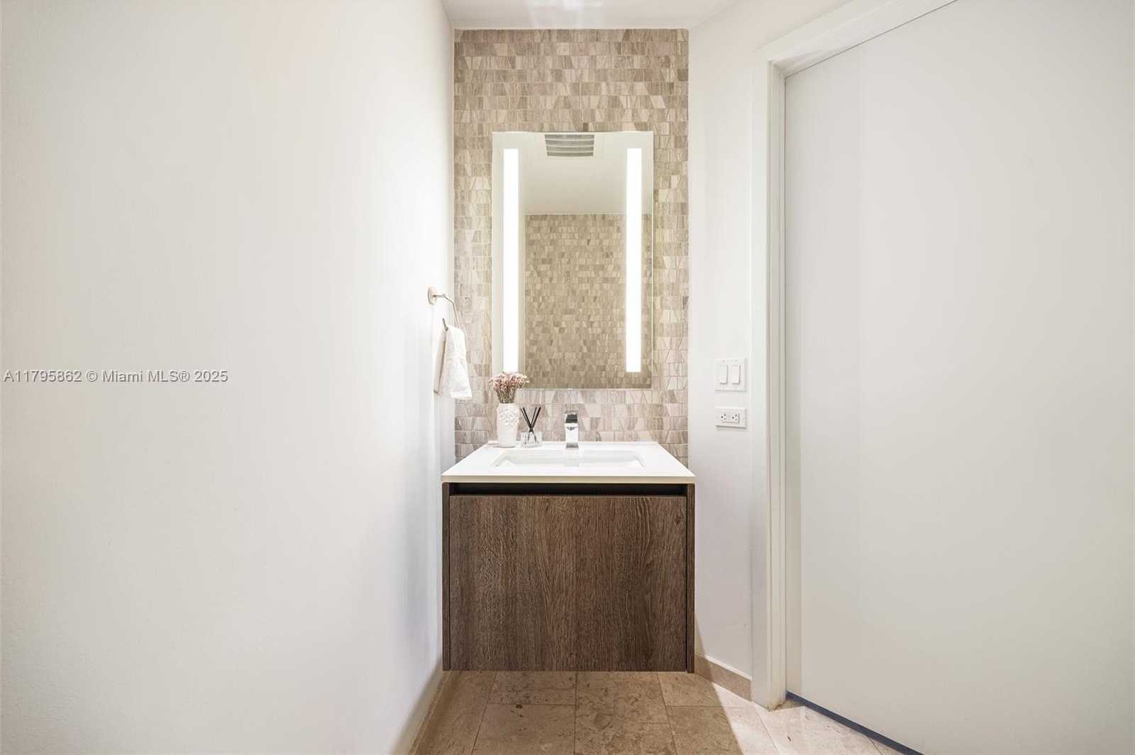 Small Image of 68 SOUTH EAST 6TH ST #1601, Miami Number 21