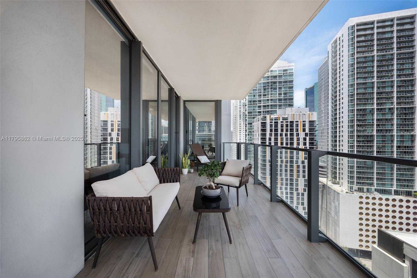 Small Image of 68 SOUTH EAST 6TH ST #1601, Miami Number 24
