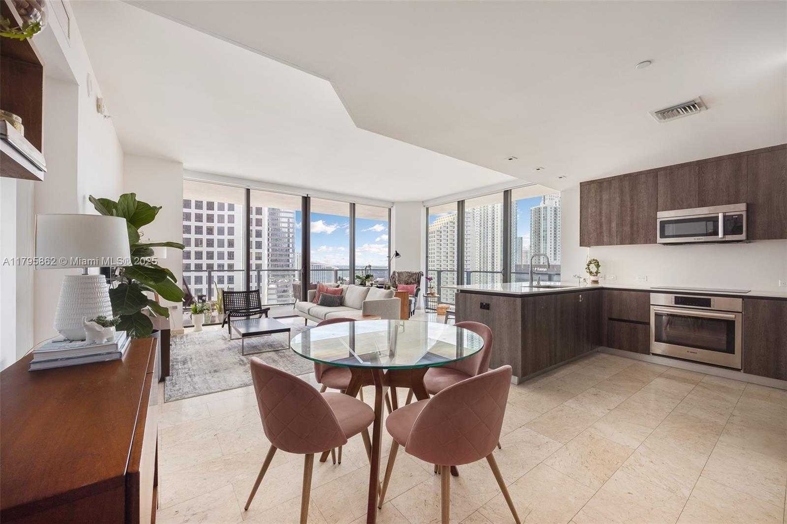 Small Image of 68 SOUTH EAST 6TH ST #1601, Miami Number 3