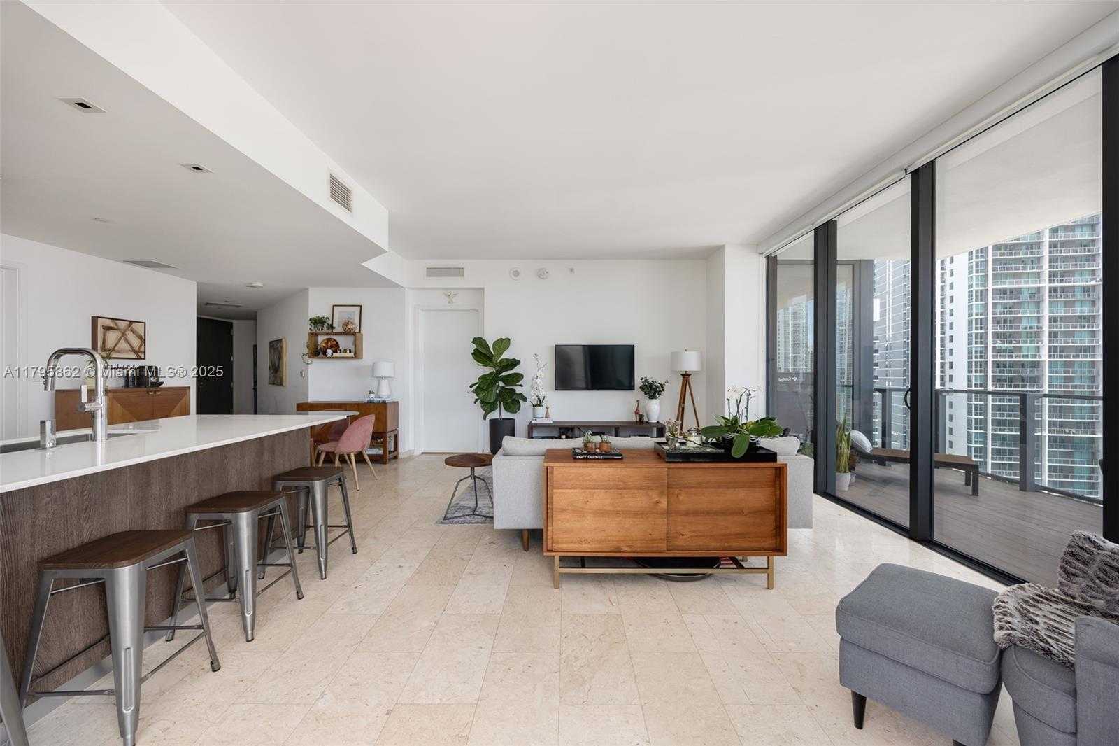 Small Image of 68 SOUTH EAST 6TH ST #1601, Miami Number 4