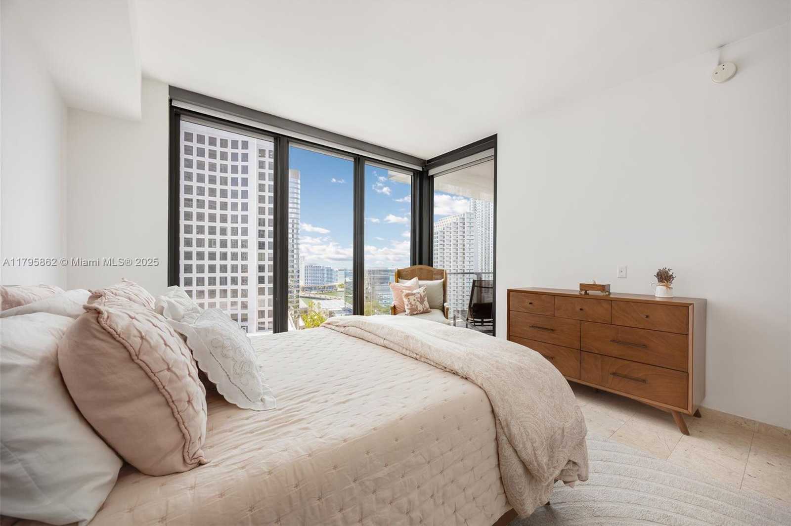 Small Image of 68 SOUTH EAST 6TH ST #1601, Miami Number 5