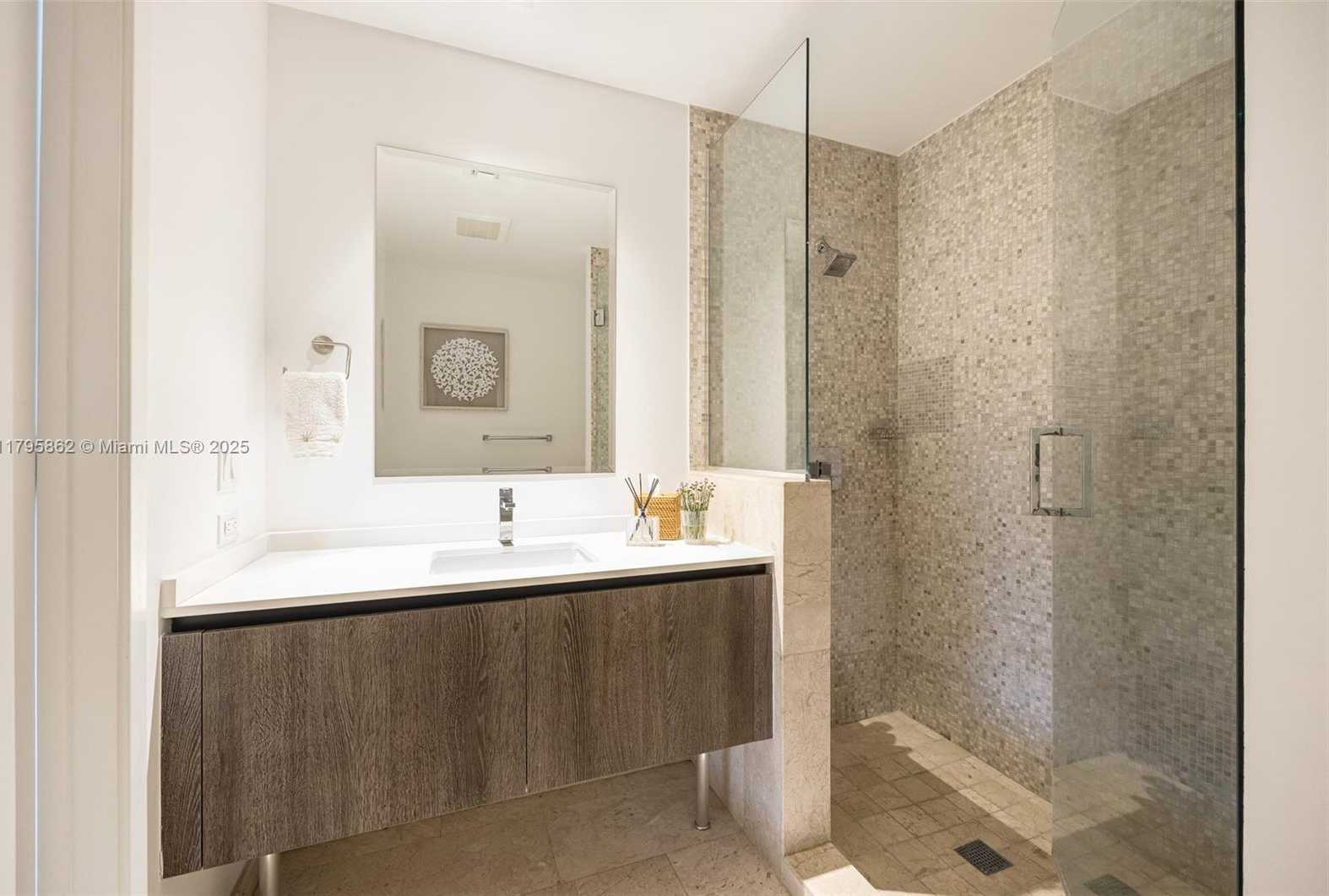 Small Image of 68 SOUTH EAST 6TH ST #1601, Miami Number 8