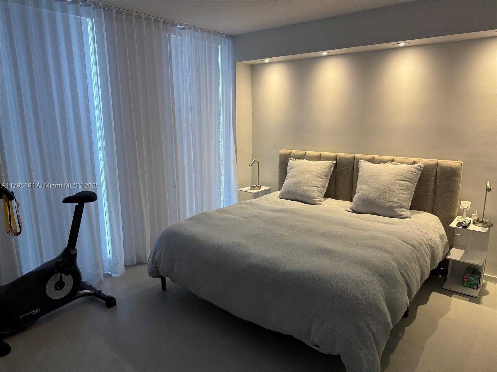 Small Image of 10275 COLLINS AVE #920, Bal Harbour Number 11
