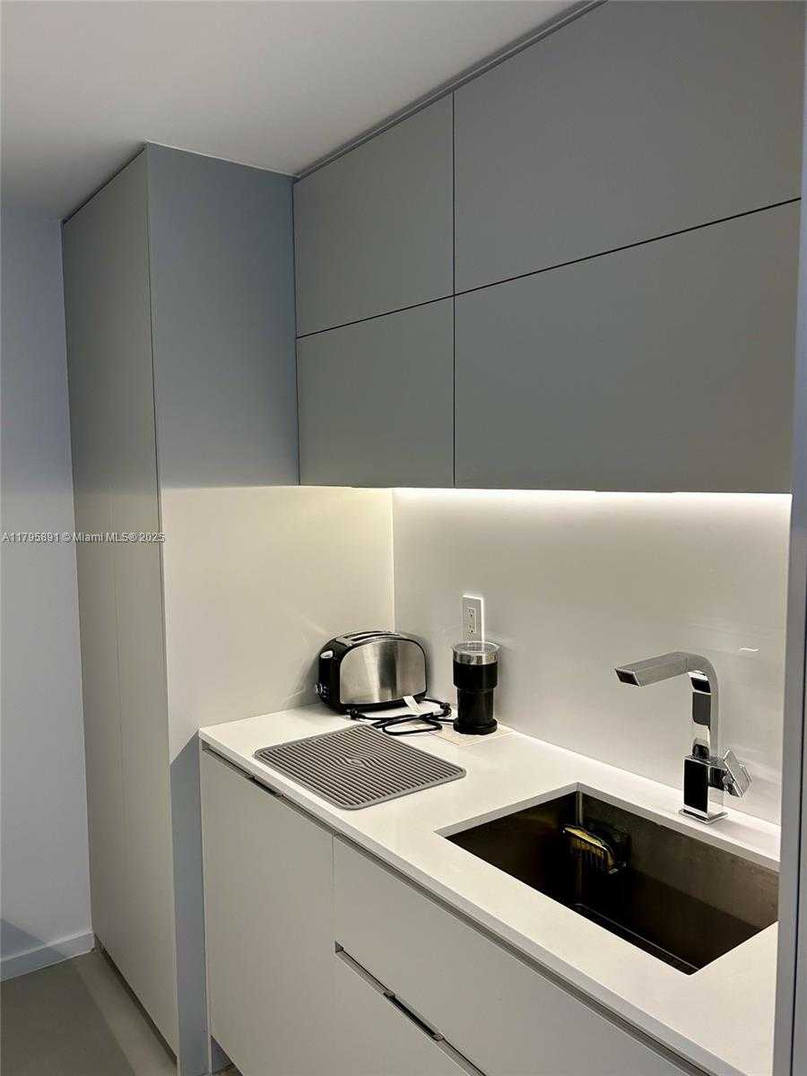 Small Image of 10275 COLLINS AVE #920, Bal Harbour Number 6